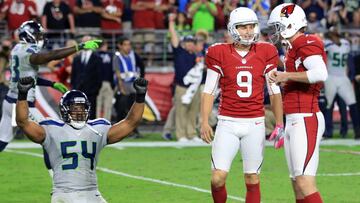 RDX07. Glendale (United States), 23/10/2016.- Seattle Seahawks linebacker Bobby Wagner (L) reacts to the misssed field goal at the end of regulation by Arizona Cardinals kicker Chandler Catanzaro (R) with holder Ryan Quigley (2-R) during the NFL American football game between the Seattle Seahawks and the Arizona Cardinals in Glendale, Arizona, USA, 23 October, 2016. (F&uacute;tbol, Estados Unidos) EFE/EPA/ROY DABNER