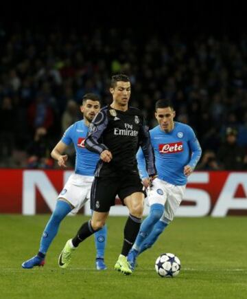 Cristiano Ronaldo leaves two Napoli players in his wake.