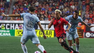 Lucas Rodriguez of Tijuana and Erik Lira of Cruz Azul during the game Tijuana vs Cruz Azul, corresponding to Round 03 of the Torneo Apertura 2023 of the Liga BBVA MX, at Caliente Stadium, on July 14, 2023.

<br><br>

Lucas Rodriguez de Tijuana y Erik Lira de Cruz Azul durante el partido Tijuana vs Cruz Azul, correspondiente a la Jornada 03 del Torneo Apertura 2023 de la Liga BBVA MX, en el Estadio Caliente, el 14 de Julio de 2023.