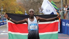 Athletics – 2022 TCS New York City Marathon - New York, United States - November 6, 2022 Kenya's Evans Chebet poses after winning the elite men's race REUTERS/Andrew Kelly