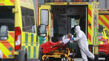 Health care workers transport a patient at the Royal London Hospital as the spread of the coronavirus disease (COVID-19) continues, in London, Britain, January 21, 2021. REUTERS/Hannah McKay