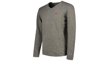 La opción más acertada para pasar el invierno: de Levi’s, hecho con lana y diseñado en cuello de pico