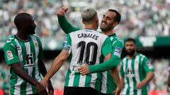 Canales celebra un gol junto a Juanmi.