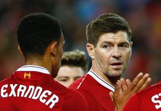 Gerrard, a Alexander Arnold: “No me hubiera ido como tú...”