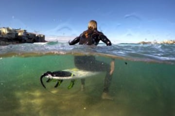 Un dispositivo integrado en las tablas de surf intenta evitar que muchas playas australianas queden desiertas debido a los continuos ataques de tiburones.