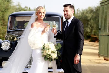 Jordi Alba y Romarey se conocieron cuando la joven trabajaba en un bar de Sevilla en lo que fue un auténtico flechazo. Siete años después son padres de dos hijos y el pasado verano se casaron en una espectacular boda en la tierra natal de Ventura.