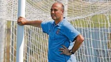 <b>ELEGIDO. </b>Bartolomé 'Tintín' Márquez observa un entrenamiento del primer equipo del Espanyol, esta temporada.