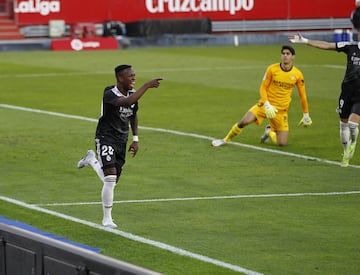 Vinícius celebrando el gol 0-1