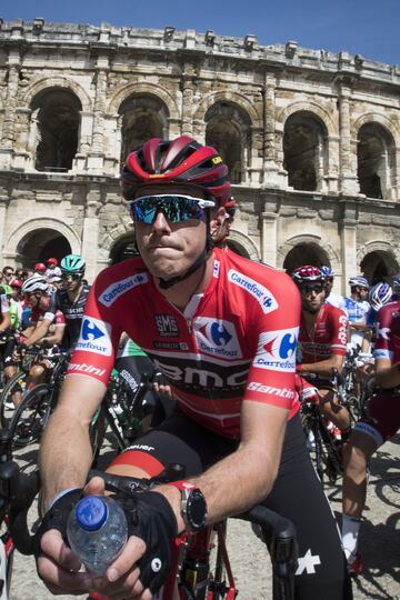 Rohan Dennis antes del comienzo de la etapa. 