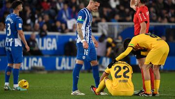 Spanish referee Martinez Munuera allows medical assistance to enter the pitch for Barcelona's German midfielder #22 Ilkay Gundogan during the Spanish league football match between Deportivo Alaves and FC Barcelona at the Mendizorroza stadium in Vitoria on February 3, 2024. (Photo by Ander Gillenea / AFP)