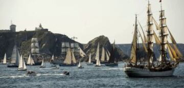 Barcos de vela tradicionales en el desfile del Festival Marítimo de Brest, en Francia