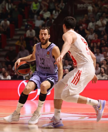 Sergio Rodríguez frente a Stefan Markovic.
