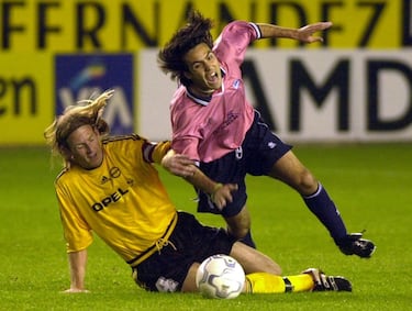 Tras terminar su vinculación contractual con el Fútbol Club Barcelona, fichó por el Alavés. En el club vitoriano disputó solamente 9 partidos en su única temporada como babazorro.