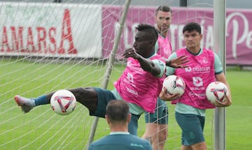 Lago Junior dio ejemplo de cómo ser un profesional del fútbol.