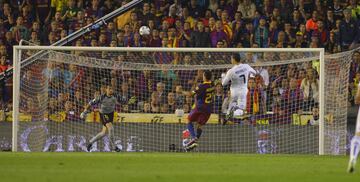 20/04/11 - En final de la Copa del Rey de fútbol 2010/11 el Real Madrid llegó a la prórroga frente al Fútbol Club Barcelona. Pero Cristiano con un cabezazo sobre Adriano que siempre será recordado como uno de los mejores tantos del portugués dio el título