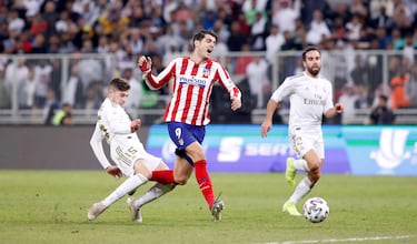 Un Halcón con martillo y cañón