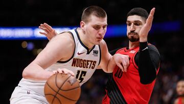 Jokic ante Kanter en un partido de la eliminatoria