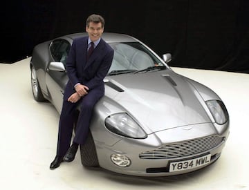 Tras un breve paréntesis en 'El mundo nunca es suficiente' (BMW Z8), vuelve con la marca británica en 'Muere otro día', estrenada en 2002, conduciendo un equipado Aston Martin Vanquish: lanzacohetes, ametralladoras, ruedas con clavos, e incluso invisibili