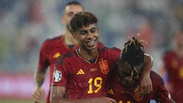 Lamine Yamal, en el día de su debut y como el más joven en hacerlo con España, también ve portería. Aprovechó la gran asistencia de Nico Williams en un centro raso, con Joselu dejándola pasar, para que el atacante del Barcelona marque el séptimo con un disparo colocado. 1-7.