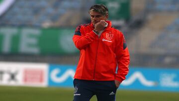 General Velasquez vs Universidad de Chile, tercera ronda, Copa Chile 2022

El entrenador de Universidad de Chile Diego Lopez da instrucciones a sus jugadores, durante el partido de Copa Chile frente a General Velasquez realizado en el Estadio El Teniente de Rancagua, Chile.
19/06/2022
Jorge Loyola/Photosport
 
Football, General Velasquez vs Universidad de Chile.
3rd phase, 2022 Copa Chile.

Universidad de Chile's manager Diego Lopez instructs his players, during the first division match held at the El Teniente stadium
Rancagua, Chile.
19/06/2022
Jorge Loyola/Photosport
