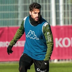 Cesc Fábregas paga el hotel a 15 ancianos que dieron negativo en coronavirus