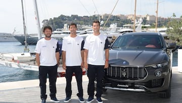 Oliver Herrera, Carlos Hernandez y Giovanni Soldini, en Montecarlo durante la presentaci&oacute;n del nuevo Trimar&aacute;n de Maserati.