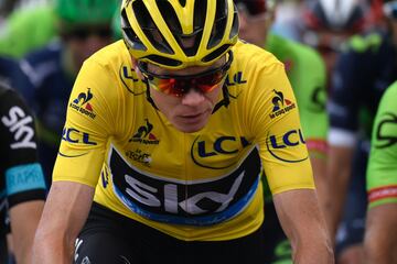 Froome con su mujer y su hijo tras conseguir su tercer Tour de Francia.