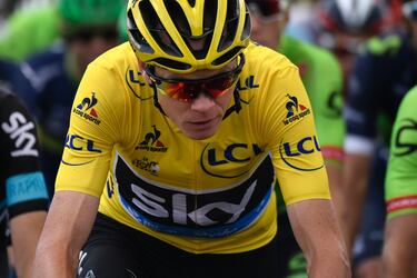 Froome con su mujer y su hijo tras conseguir su tercer Tour de Francia.