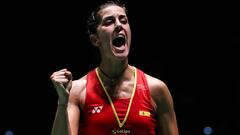 Carolina Mar&iacute;n celebra un punto ante Nozomi Okuhara en la final del Yonex Japan Open en el Musashino Forest Sports Plaza de Chofu, Tokio, Jap&oacute;n. 