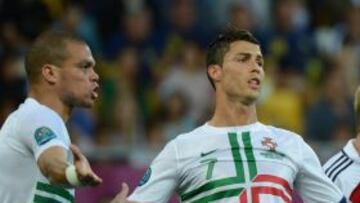 Pepe y Cristiano Ronaldo se impusieron con Portugal a Dinamarca en la segunda jornada del Grupo B de la Eurocopa 2012.