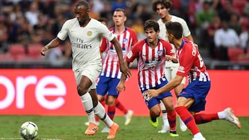 El jugador franc&eacute;s del PSG, Stanley Nsoki, durante un partido.