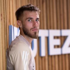 Mingueza encuentra su sitio