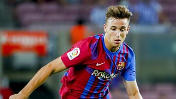 El hijo del mítico deportivista Fran González debutó este fin de semana con el Barcelona en su partido ante la Real. Entró sustituyendo a Busquets para cubrir su puesto, lugar natural del coruñés, que, con casi 1,90 metros de altura, es el tipo de jugador