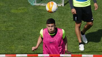 Nehuén Pérez, con el Granada.