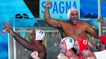 <b>PRESENTE Y FUTURO. </b>Iván Pérez, eufórico, junto a Xavi García, López-Pinedo y David Martín.