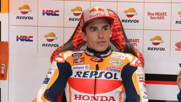 MLB. Phillip Island (Australia), 27/10/2018.- Grand Prix rider Marc Marquez of Spain for Repsol Honda Team waits in the pits for the qualifying session during the Australian Motorcycle Grand Prix 2018 on Phillip Island, Victoria, Australia, 27 October 2018. (España) EFE/EPA/DAVID CROSLING AUSTRALIA AND NEW ZEALAND OUT