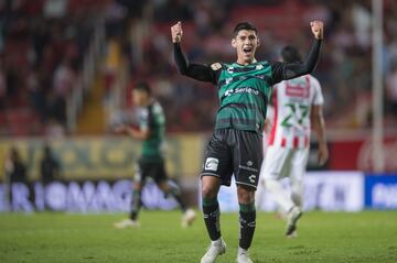 Jesús Angulo (20 años), otro jugador de ‘La Comarca’, lateral izquierdo, suma apenas 18 partidos con el primer equipo pero ya fue Campeón en el Clausura 2018 con Santos. Fue llamado para ‘El Tri’ en los encuentros de septiembre contra Uruguay y Estados Unidos.