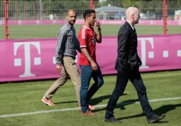 Pep Guardiola, Thiago y el director deportivo, Matthias Sammer.