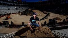 Dany Torres posa en la plaza de toros de Las Ventas.