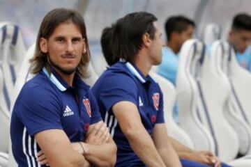 El entrenador de Universidad de Chile, Sebastián Becaccece, toma su lugar antes del partido de primera división contra Antofagasta disputado en el estadio Calvo y Bascuñán de Antofagasta, Chile.

