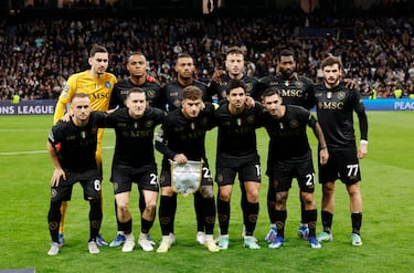 Equipo incial del Nápoles. Alex Meret, Natan de Sousa, Juan Jesus, Amir Rrahmani, André-Frank Zambo Anguissa, Khvicha Kvaratskhelia,Piotr Zielinski, Giovanni Di Lorenzo, Giovanni Simeone y Matteo Politano.