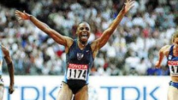 <b>APLASTANTE.</B> Kelli White (en el centro) se adjudica con gran superioridad el oro en la final de 100 m.