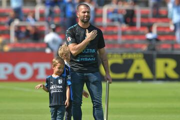 ‘Tito’ Villa también tuvo una extensa carrera como delantero de la Liga MX. El atacante argentino vistió los colores de Atlas, Tecos, Cruz Azul, Pumas, Tigres, Querétaro y Celaya. Aunque nunca consiguió coronarse campeón de Liga MX, sí llegó a ser campeón de goleo individual en 2 ocasiones.