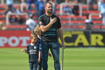 ‘Tito’ Villa también tuvo una extensa carrera como delantero de la Liga MX. El atacante argentino vistió los colores de Atlas, Tecos, Cruz Azul, Pumas, Tigres, Querétaro y Celaya. Aunque nunca consiguió coronarse campeón de Liga MX, sí llegó a ser campeón de goleo individual en 2 ocasiones. 