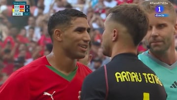 Achraf y Arnau Tenas, durante el partido de semifinales entre España y Marruecos.