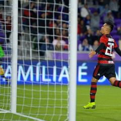 Uribe marca doblete en triunfo de Flamengo por penales