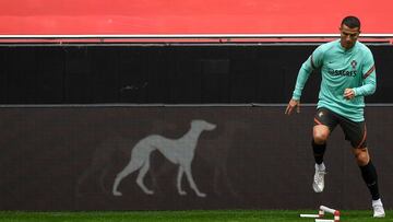 Cristiano Ronaldo se entrena en Da Luz.