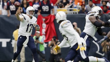 HOUSTON, TX - NOVEMBER 27: Philip Rivers #17 of the San Diego Chargers throws a pass in the first quarter against the Houston Texans at NRG Stadium on November 27, 2016 in Houston, Texas. Tim Warner/Getty Images/AFP
== FOR NEWSPAPERS, INTERNET, TELCOS & TELEVISION USE ONLY ==