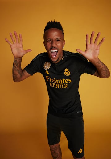 Negra con detalles amarillos, as赤 es la tercera equipaci車n del Real Madrid