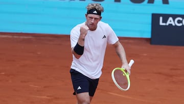 Alejandro Davidovich celebra un punto ante Pablo Carreño en el Madrid Open.